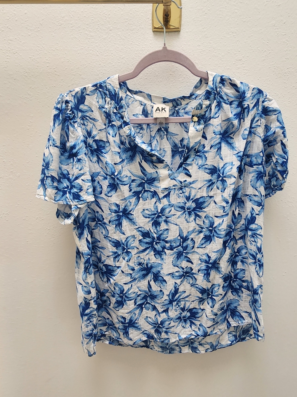 Anne Klein Blue and White Floral Short Sleeve Blouse